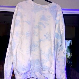 Blue & White tie dye crewneck 🩵🤍🩵🤍 size XL